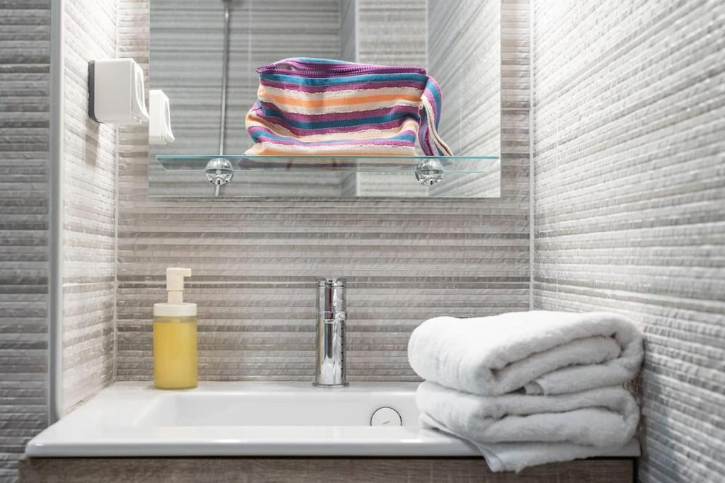Fully Renovated Cosy Downtown Exarcheia! * Athen